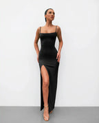 Noir Elegance Yırtmaçlı Elbise