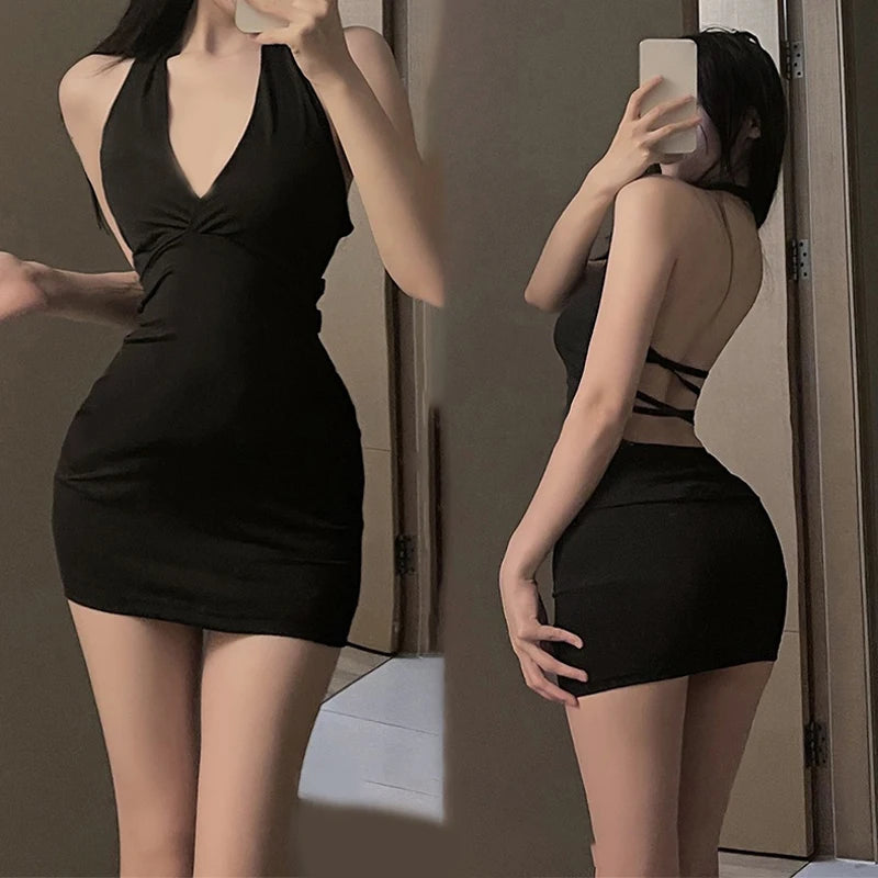Sırt Dekolteli Halter Yaka Mini Elbise