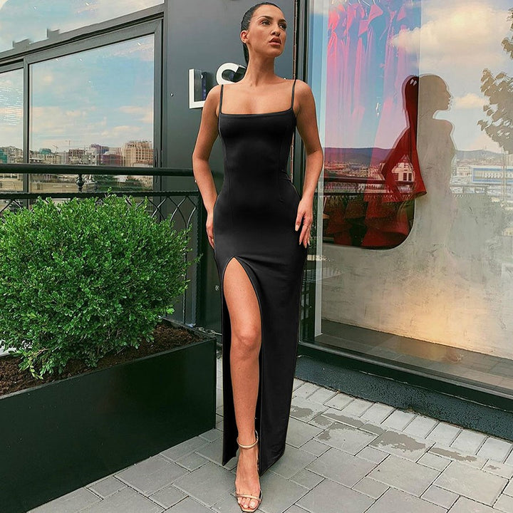 Noir Elegance Yırtmaçlı Elbise