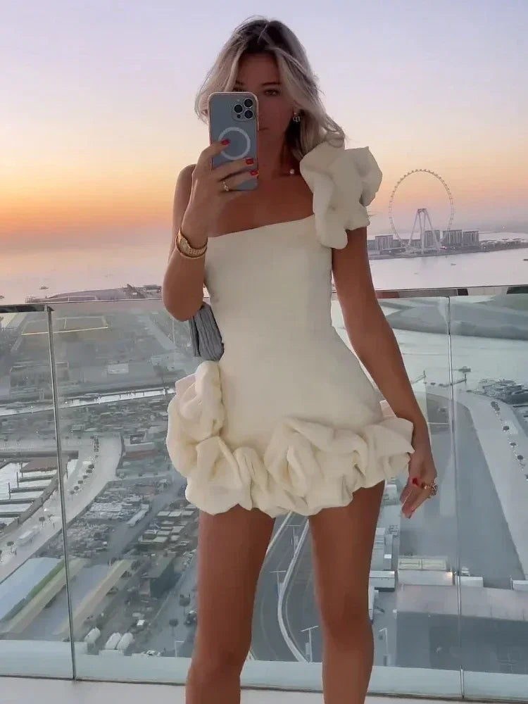 Zarif Beyaz Mini Elbiseler 3D Çiçek Lüks Tek Omuz Kolsuz Pileli