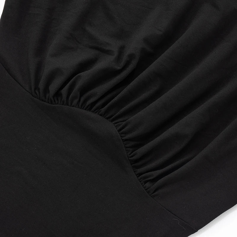 Urban Elegance Siyah Tek Omuz Drapeli Bluz – Şehirli Ruhun Stil Yansıması