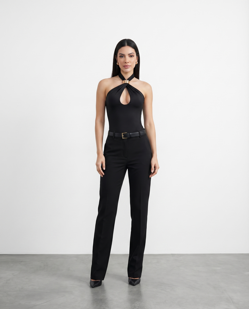 Golden Glam Halter Detaylı Siyah Bluz – Geceye Işıltı Kat!