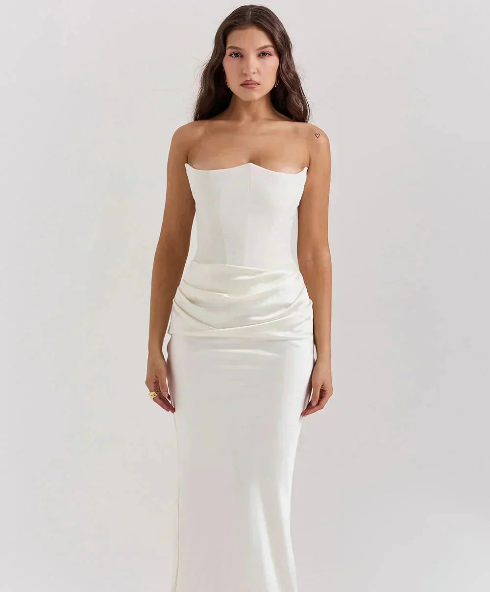 Farklı kumaşlardan yapılmış uzun elbise