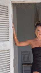 Eternal Elegance Straplez Yırtmaçlı Gece Elbisesi